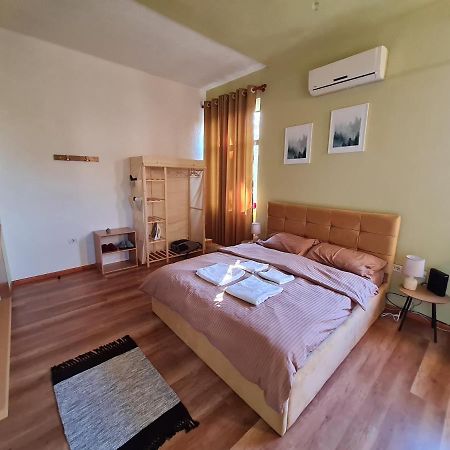 Ex-Block District Charming Studio Apartment With Treeish Sorrounding View! Tirana Exterior photo