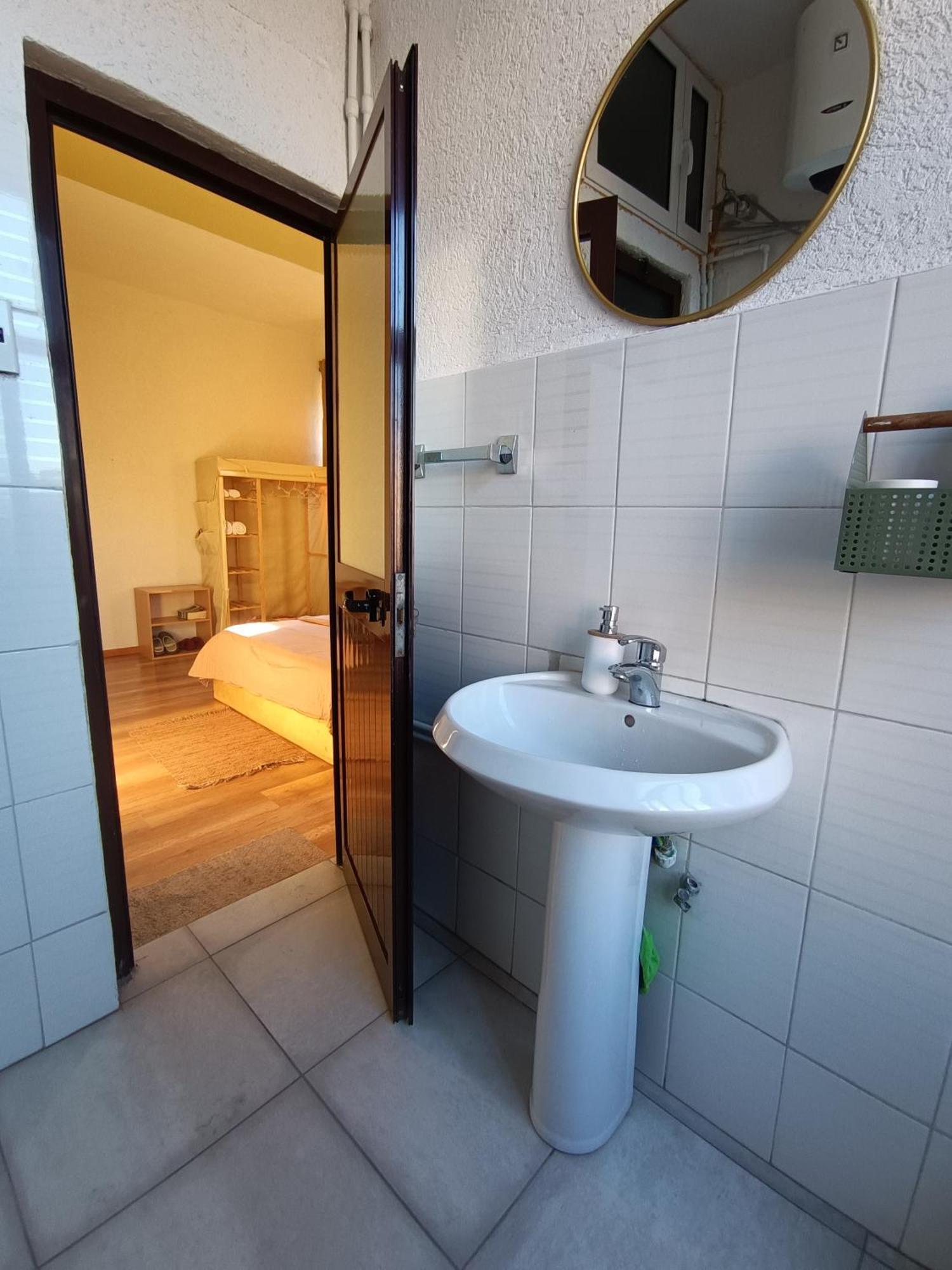 Ex-Block District Charming Studio Apartment With Treeish Sorrounding View! Tirana Exterior photo